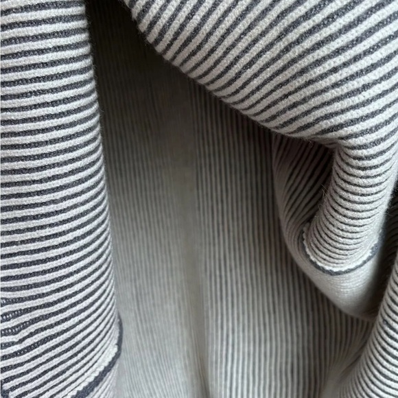 Disney Parks Store Marvel Sweater Shirt Sz 3XL Gray Red Stripe 1939 Big Tag HTF - Picture 4 of 15